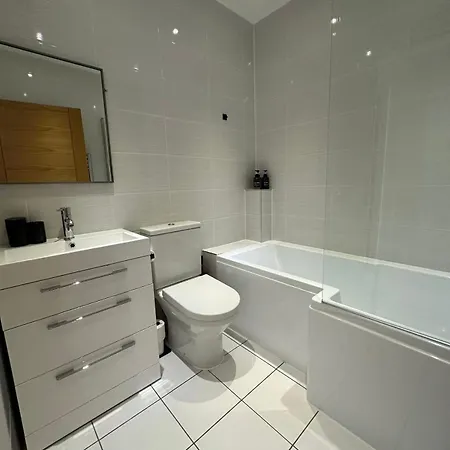 Spacious 4Br 4Ba Gated Townhouse With Balconies, Central Jq Birmingham Exterior photo