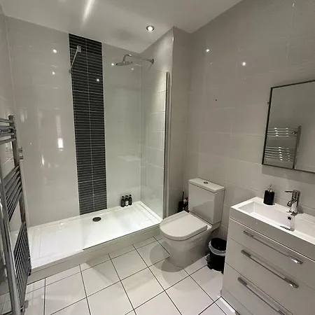 Spacious 4Br 4Ba Gated Townhouse With Balconies, Central Jq Birmingham Exterior photo