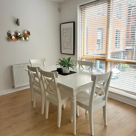 Spacious 4Br 4Ba Gated Townhouse With Balconies, Central Jq Birmingham Exterior photo