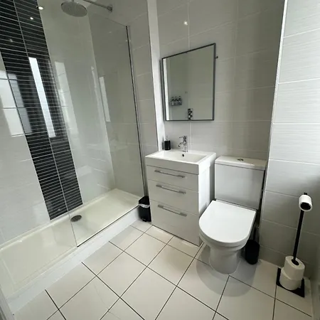 Spacious 4Br 4Ba Gated Townhouse With Balconies, Central Jq Birmingham Exterior photo